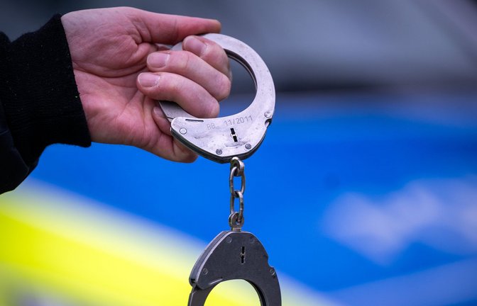 Die Polizei in Aalen hat einen 26-jährigen Lkw-Fahrer festgenommen. Er steht im Verdacht, Kinder sexuell belästigt zu haben (Symbolfoto).<span class='image-autor'>Foto: Soeren Stache/dpa</span>