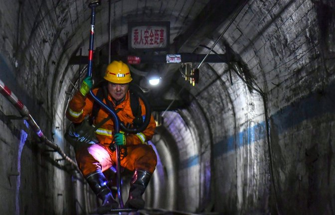 Die Rettungsarbeiten im Zuge von Chinas verheerendstem Minenunglück seit über 16 Jahren sind nach wie vor im Gange.<span class='image-autor'>Foto: Cao Yang/XinHua/dpa</span>