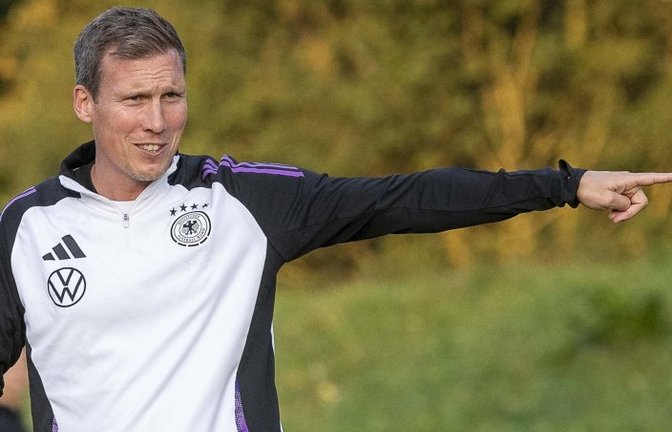 Hannes Wolf gibt bei der Trainerschulung in Roßwag nicht nur gute Tipps sondern auch klare Anweisungen. <span class='image-autor'>Foto: Leitner</span>