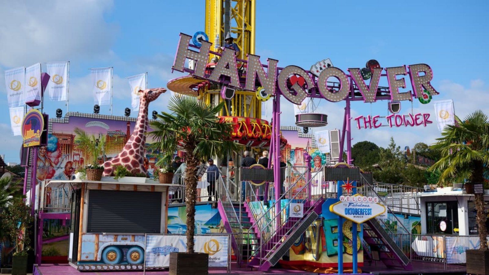 Der Freifallturm „Hangover“ auf dem Oktoberfest. Nach dem tödlichen Unfall eines Fahrgeschäft-Mitarbeiters gehen die Ermittlungen zur Ursache weiter.Sven Hoppe/dpa Der Freifallturm „Hangover“ auf dem Oktoberfest. Nach dem tödlichen Unfall eines Fahrgeschäft-Mitarbeiters gehen die Ermittlungen zur Ursache weiter.Sven Hoppe/dpa