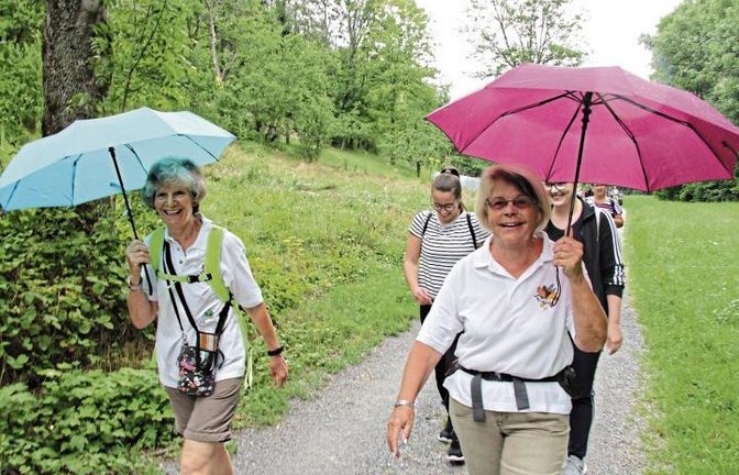 Von ein bisschen Regen ließen sich die Teilnehmer die Laune nicht vermiesen.