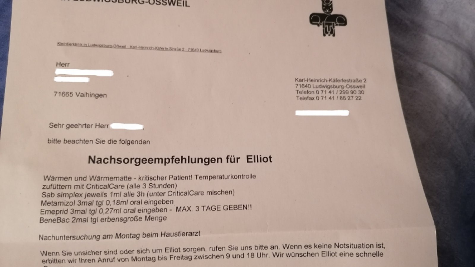 Patienten werden mit Medikamenten und einer detaillierten Nachsorgeempfehlung entlassen.