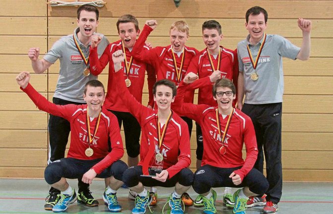 Jubel über den Titel bei der U-16-DM: Die Nachwuchsfaustballer des TV Vaihingen sind im Olymp angekommen. Foto: privat