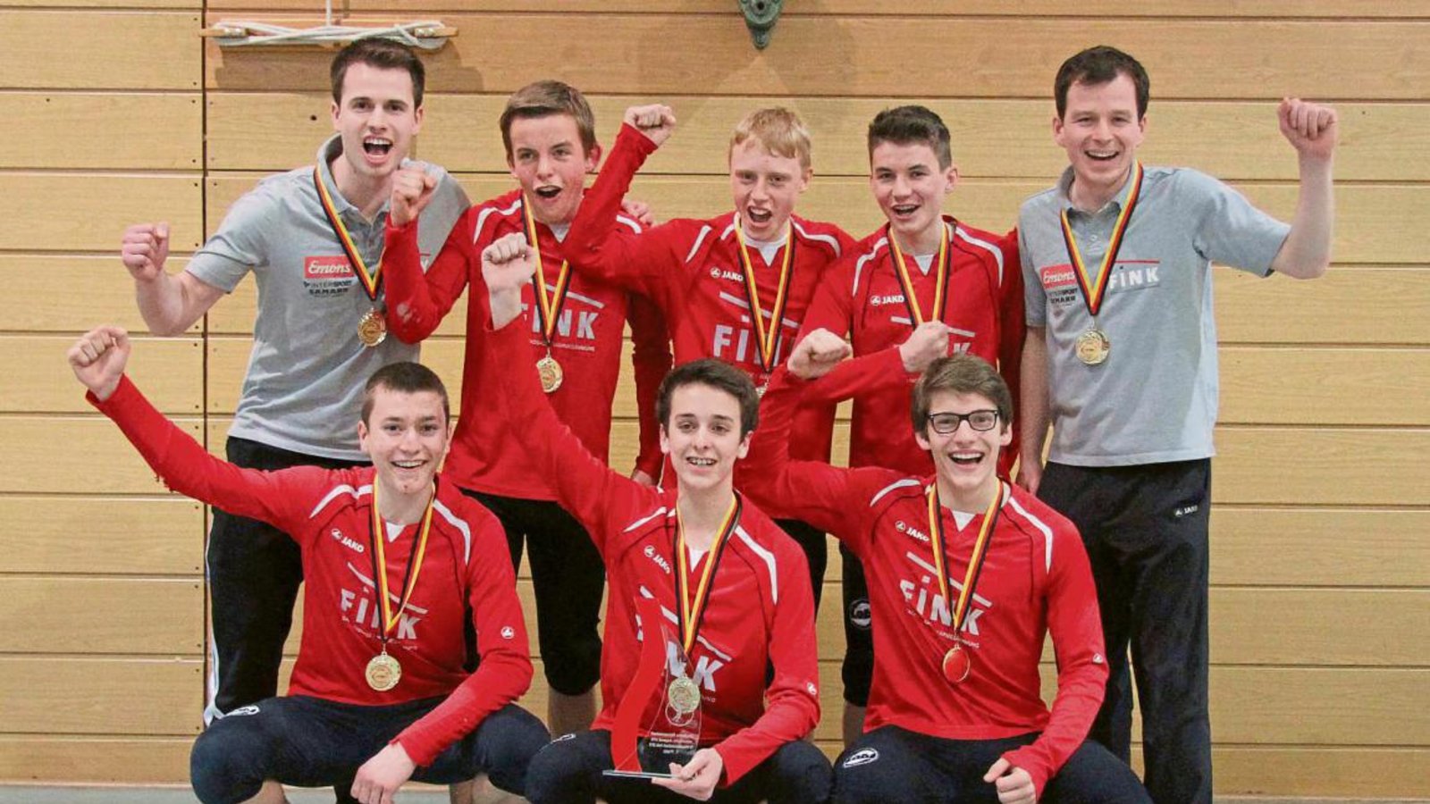 Jubel über den Titel bei der U-16-DM: Die Nachwuchsfaustballer des TV Vaihingen sind im Olymp angekommen. Foto: privat Jubel über den Titel bei der U-16-DM: Die Nachwuchsfaustballer des TV Vaihingen sind im Olymp angekommen. Foto: privat