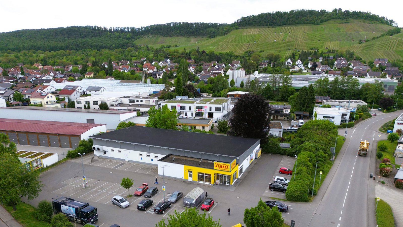 Das bestehende Discounter-Gebäude in Ensingen wird abgerissen und durch einen geringfügig größeren Neubau ersetzt. Foto: Küppers Das bestehende Discounter-Gebäude in Ensingen wird abgerissen und durch einen geringfügig größeren Neubau ersetzt. Foto: Küppers