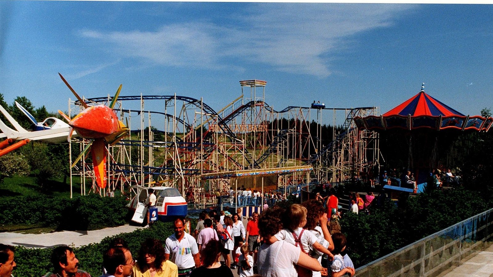 ... eine Achterbahn für Nervenkitzel.Foto: Schwaben-Park