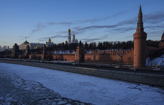 Der Moskwa-Fluss in Russlands Hauptstadt  ist zugefroren.<span class='image-autor'>Foto: dpa/Alexander Zemlianichenko</span>
