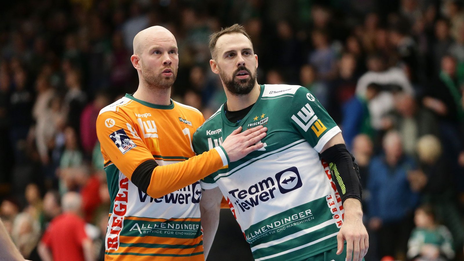 Bart Ravensbergen (li.), Kapitän Tim Kneule.Foto: Pressefoto Baumann/Hansjürgen Britsch