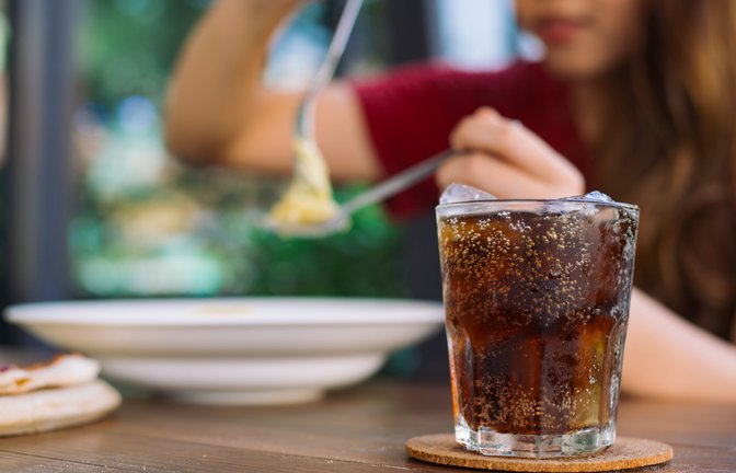 Worauf sollte man im Restaurant achten, wenn Eiswürfel im Glas sind?<span class='image-autor'>Foto: CC7/ Shutterstock</span>