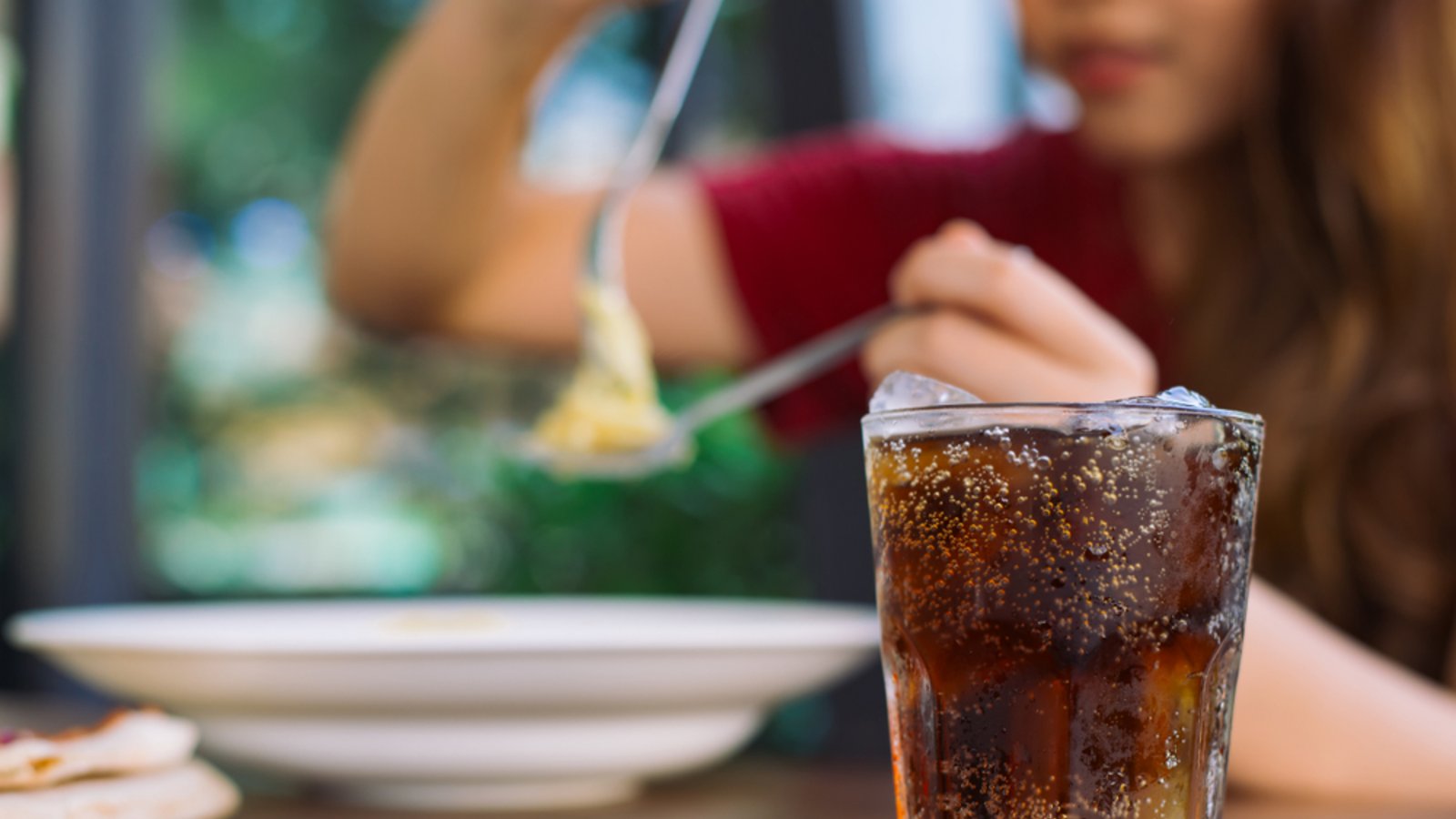 Worauf sollte man im Restaurant achten, wenn Eiswürfel im Glas sind?Foto: CC7/ Shutterstock Worauf sollte man im Restaurant achten, wenn Eiswürfel im Glas sind?Foto: CC7/ Shutterstock