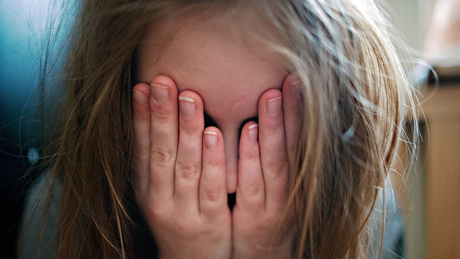 Die Gesellschaft schaut genauer hin. Das ist ein Grund, warum mehr Kindeswohlgefährdung angezeigt werden.Foto: dpa/Nicolas Armer Die Gesellschaft schaut genauer hin. Das ist ein Grund, warum mehr Kindeswohlgefährdung angezeigt werden.Foto: dpa/Nicolas Armer
