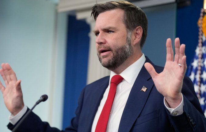 Ob und wann US-Vizepräsident Vance zu Verhandlungen in die Schweiz reist, ist unklar.<span class='image-autor'>Foto: Manuel Balce Ceneta/AP/dpa</span>