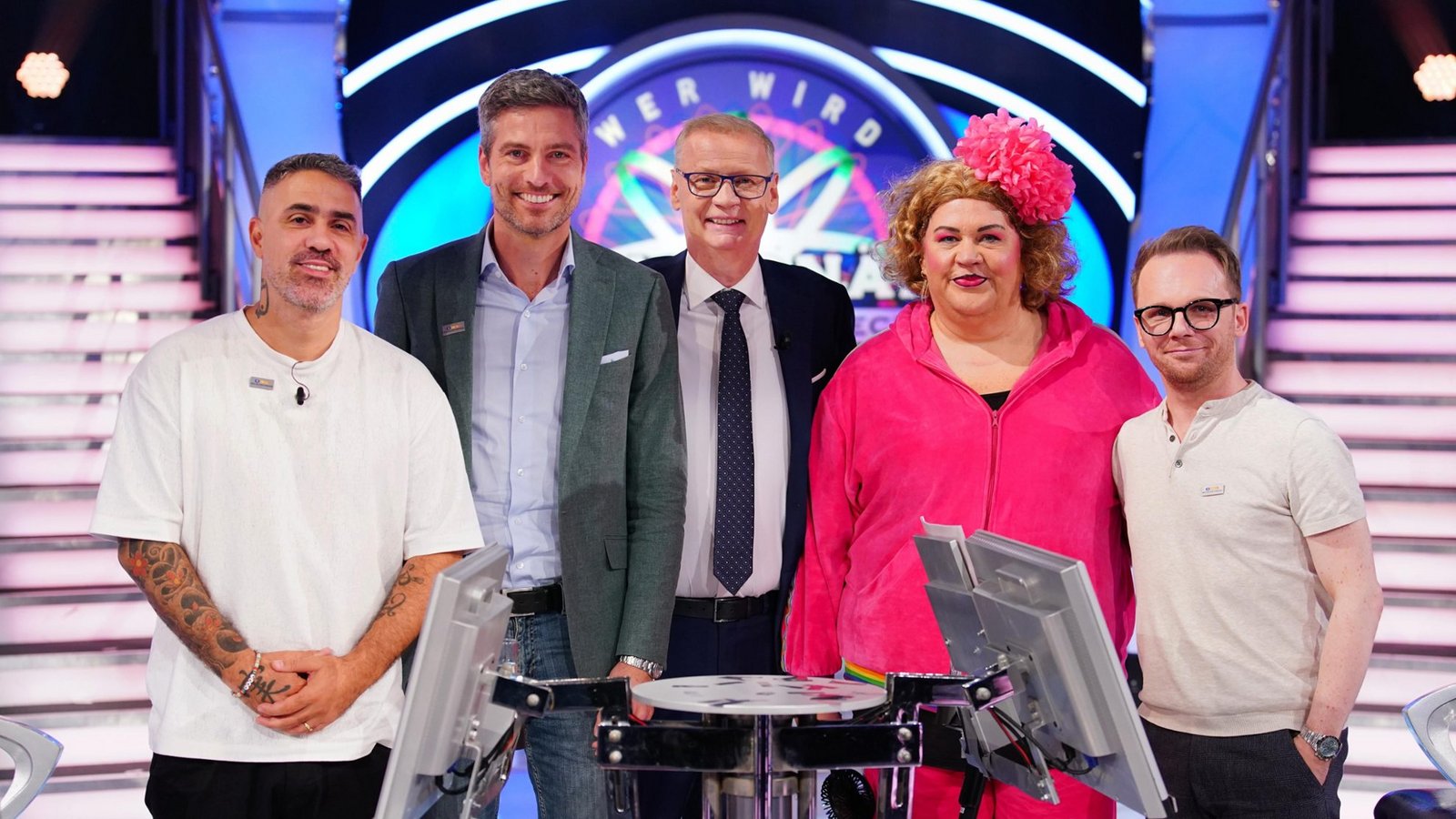Am 21.11. kehrt "Wer wird Millionär" für ein Promi-Special zurück. V.l.: Bushido, Ingo Zamperoni, Günther Jauch, Cindy aus Marzahn und Ralf SchmitzFoto: RTL / Stefan Gregorowius