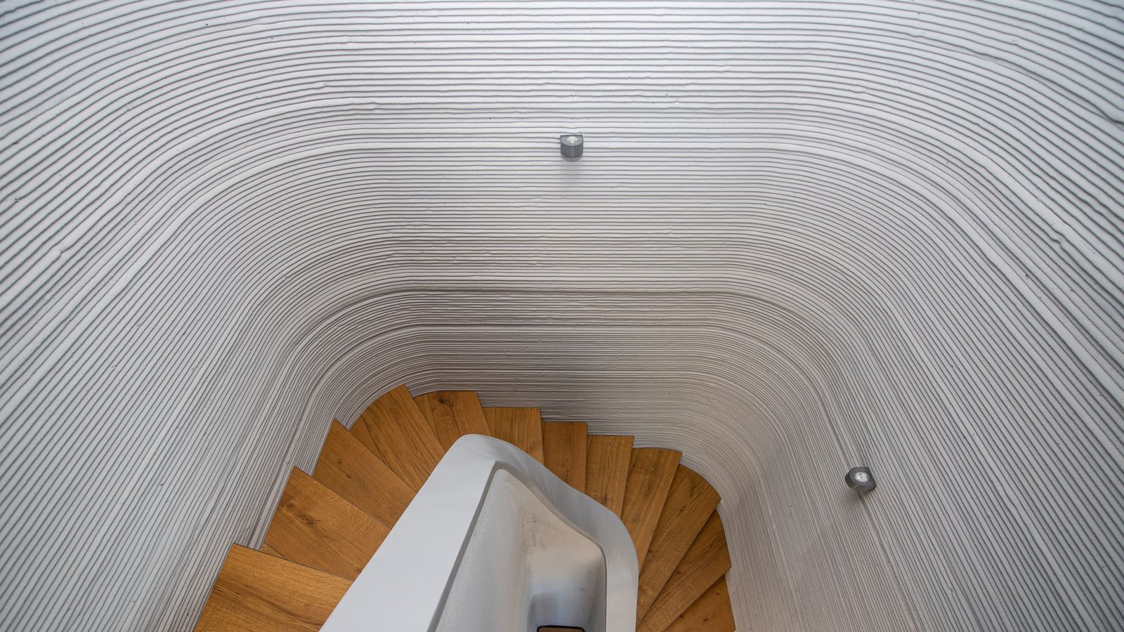Ein haptisches Erlebnis: das von Rillen überzogene Treppenhaus im Beckumer Einfamilienhaus.Foto: picture alliance/dpa/Guido Kirchner Ein haptisches Erlebnis: das von Rillen überzogene Treppenhaus im Beckumer Einfamilienhaus.Foto: picture alliance/dpa/Guido Kirchner