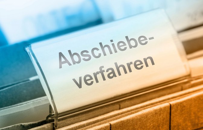 Ein Gesetz soll die Zahl der Abschiebungen erhöhen.<span class='image-autor'>Foto: © Chris/Schäfer/stock.adobe.com</span>
