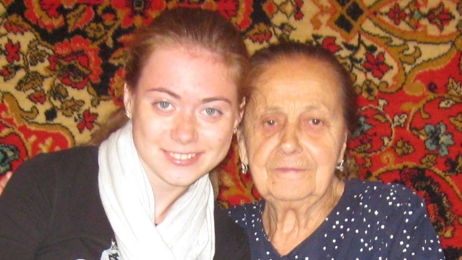Ein Erinnerungsfoto: Iuliia Frantseva mit ihrer Großmutter Tetiana, die vor gut einem Jahr in Ettlingen gestorben ist. Ein Erinnerungsfoto: Iuliia Frantseva mit ihrer Großmutter Tetiana, die vor gut einem Jahr in Ettlingen gestorben ist.Foto: privat Ein Erinnerungsfoto: Iuliia Frantseva mit ihrer Großmutter Tetiana, die vor gut einem Jahr in Ettlingen gestorben ist. Ein Erinnerungsfoto: Iuliia Frantseva mit ihrer Großmutter Tetiana, die vor gut einem Jahr in Ettlingen gestorben ist.Foto: privat