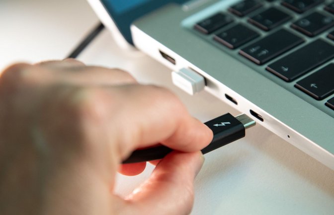 Notebook über USB laden? - Was früher undenkbar war, wird jetzt zum Standard (Symbolfoto).<span class='image-autor'>Foto: picture alliance/dpa/dpa-tmn/Christin Klose</span>