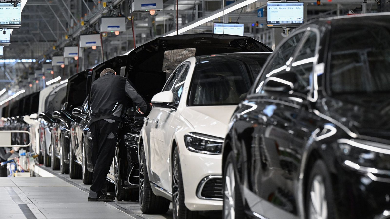 Stuttgart, Autostadt. Monostrukturen in der Wirtschaft sind ein Risiko, resümiert Jörg Scheller.Foto: dpa/Bernd Weißbrod Stuttgart, Autostadt. Monostrukturen in der Wirtschaft sind ein Risiko, resümiert Jörg Scheller.Foto: dpa/Bernd Weißbrod