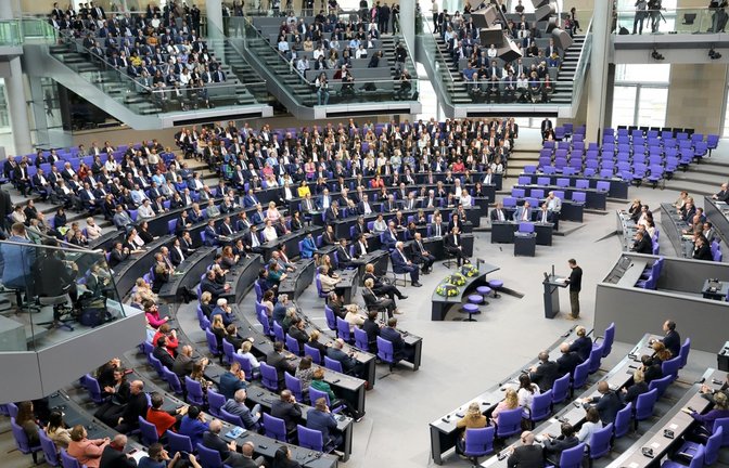 Der Bundestag wird 2025 wieder kleiner mit insgesamt 630 Sitzen.<span class='image-autor'>Foto: Juergen Nowak / shutterstock.com</span>