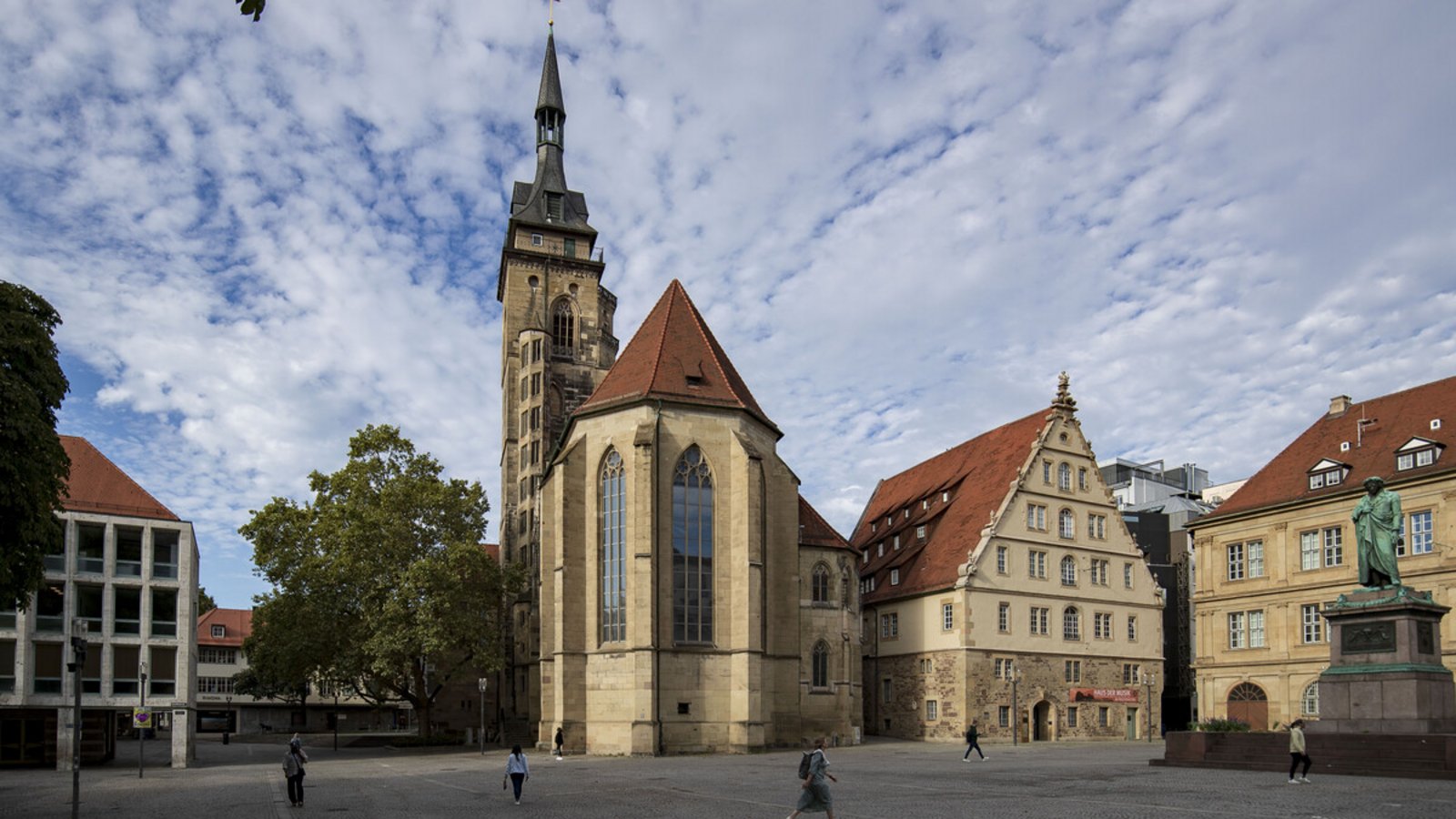 In der Kirchstraße nahe der Stiftskirche soll ein bisher Unbekannter eine Jugendliche vergewaltigt haben.Foto: Lichtgut/Leif Piechowski/Leif Piechowski In der Kirchstraße nahe der Stiftskirche soll ein bisher Unbekannter eine Jugendliche vergewaltigt haben.Foto: Lichtgut/Leif Piechowski/Leif Piechowski