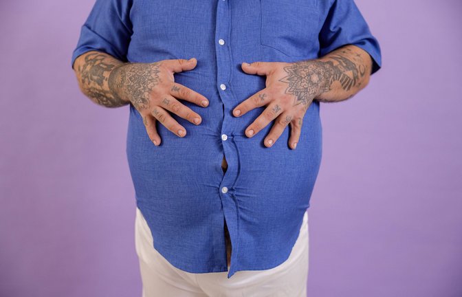 Viszeral-Fett macht den Bauch dick – die kommt durch Transfette, die in verschiedenen Lebensmitteln enthalten sind.<span class='image-autor'>Foto: imago images/YAY Images/yaroslav astakhov via www.imago-images.de</span>