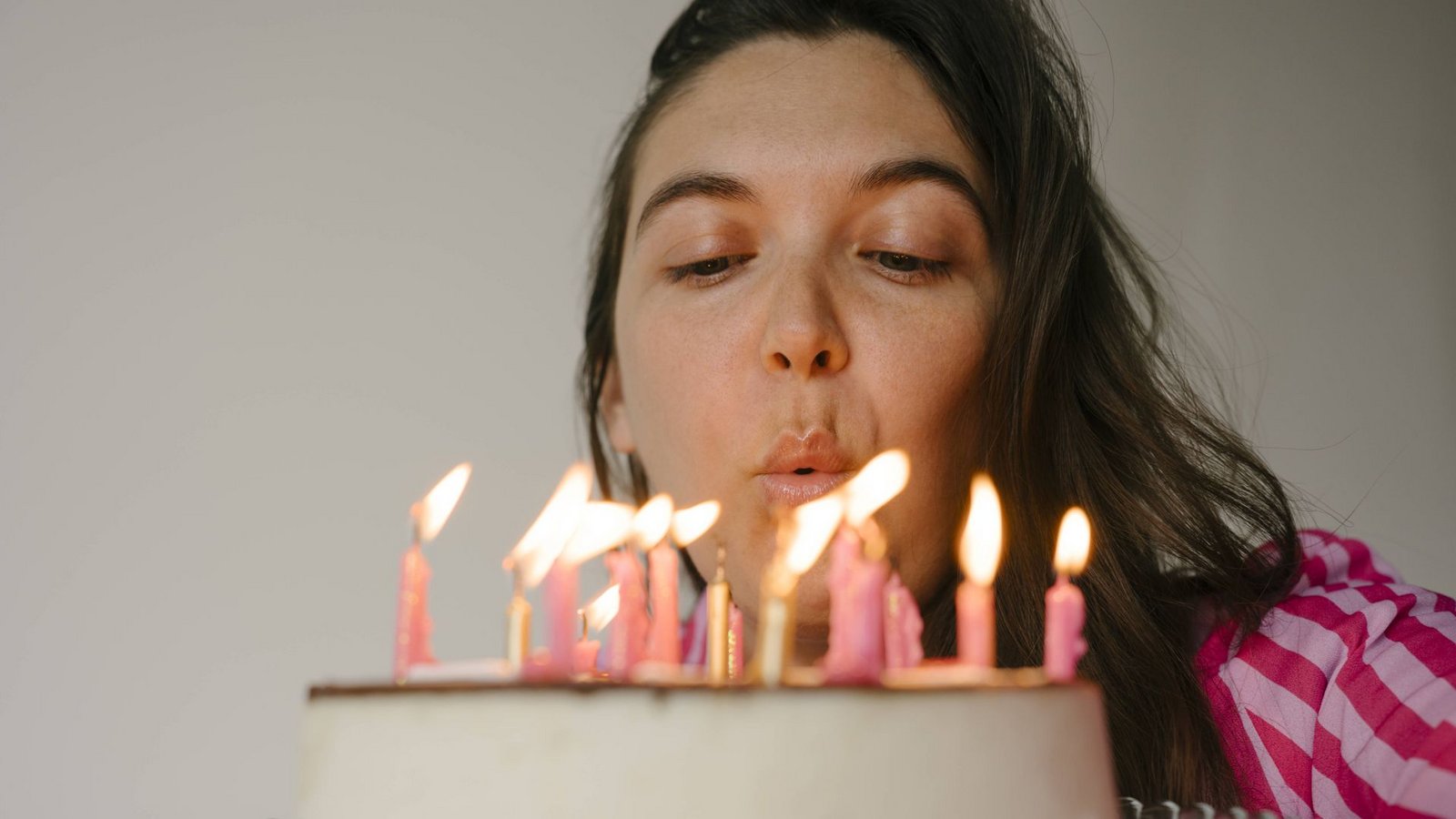 Wer Geburtstag hat, kann vielerorts Geld sparen (Symbolbild).Foto: IMAGO/Westend61/IMAGO/Yuliia Blazhuk Wer Geburtstag hat, kann vielerorts Geld sparen (Symbolbild).Foto: IMAGO/Westend61/IMAGO/Yuliia Blazhuk