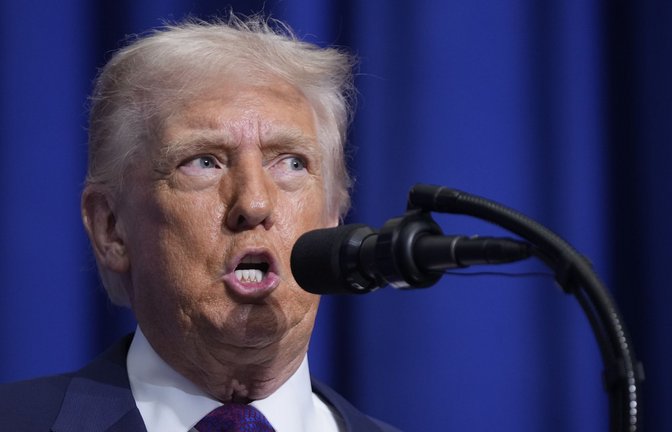 Donald Trump verkündete einen neuen weltweiten Basiszoll. (Archivbild)<span class='image-autor'>Foto: Mark Schiefelbein/AP/dpa/Mark Schiefelbein</span>