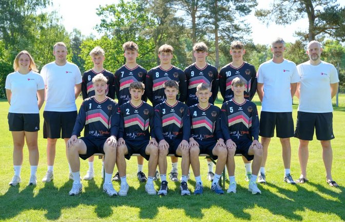 Finn Hummel (vorne rechts) vom TV Ochsenbach fährt mit der deutschen U-18-Auswahl zur WM in die Schweiz. <span class='image-autor'>Foto: Deutsche Faustball Liga</span>