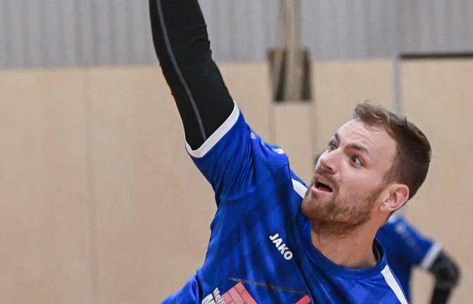 Tobias Knodel nimmt für den TV Ochsenbach Maß. Am Sonntag ist im Lichtenstern-Gymnasium Saisonauftakt nach dem Aufstieg in die Schwabenliga. <span class='image-autor'>Foto: Leitner</span>