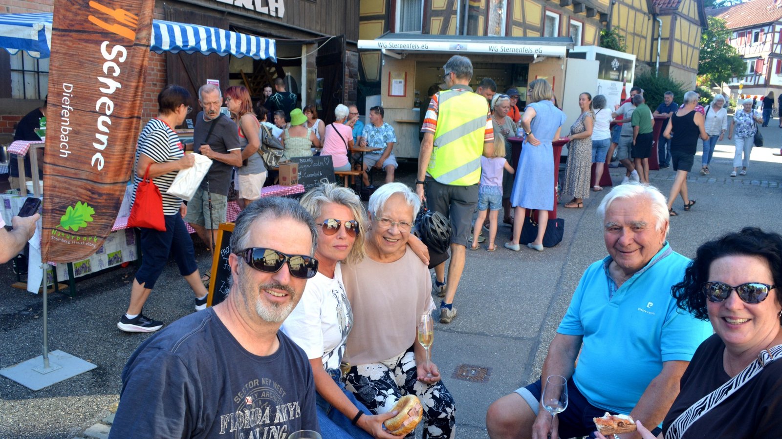 Gute Stimmung: Die Genuss-Scheune in Diefenbach feiert die 50. Auflage. Foto: Stahlfeld Gute Stimmung: Die Genuss-Scheune in Diefenbach feiert die 50. Auflage. Foto: Stahlfeld