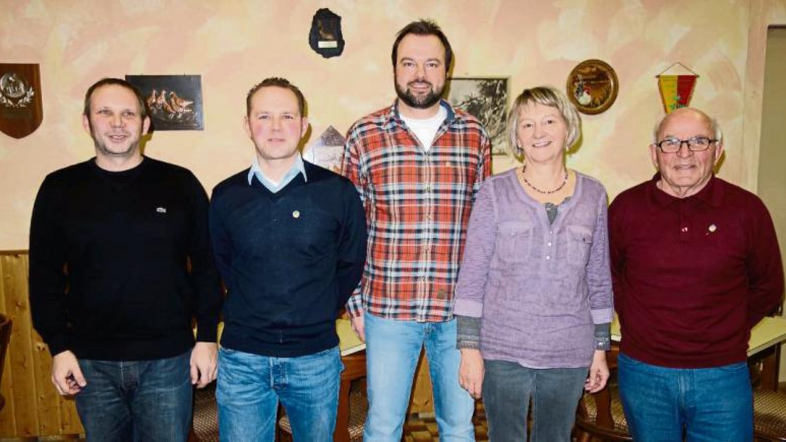 Die geehrten Mitglieder von links: Andy Mannhardt, Tim Mannhardt, Marco Mannhardt, Sonja Mannhardt und Heinrich Behrendt. Foto: p Die geehrten Mitglieder von links: Andy Mannhardt, Tim Mannhardt, Marco Mannhardt, Sonja Mannhardt und Heinrich Behrendt. Foto: p