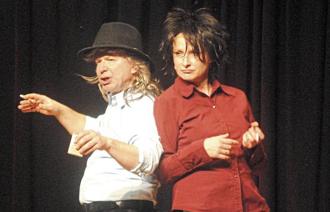 Mirjam Woggon und Udo Zepezauer sinnieren übers Älterwerden.  Fotos: Stahlfeld