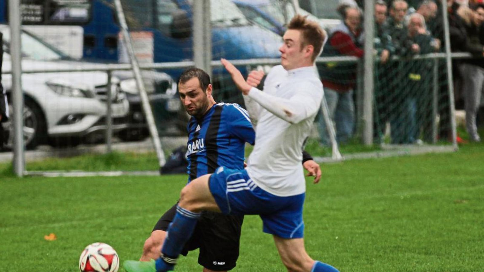 Özcan Koc (links) hat sich zu einem Leistungsträger in der Enzweihinger Defensive entwickelt. Foto: Nachreiner Özcan Koc (links) hat sich zu einem Leistungsträger in der Enzweihinger Defensive entwickelt. Foto: Nachreiner