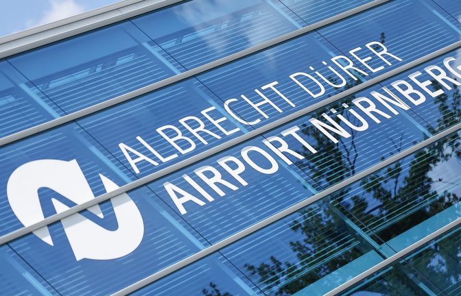 Die Polizei hat den Flughafen in Nürnberg abgesperrt. (Archivbild)<span class='image-autor'>Daniel Löb/dpa</span>
