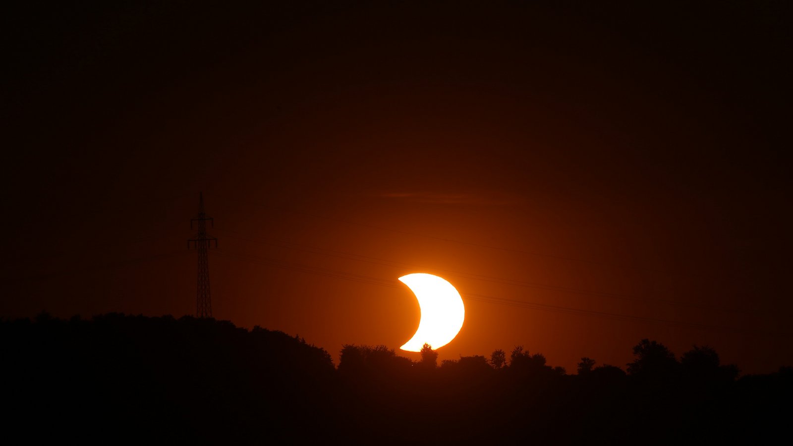 Die Sonnenfinsternis zwischen Wiernsheim und Serres. Foto: Küppers