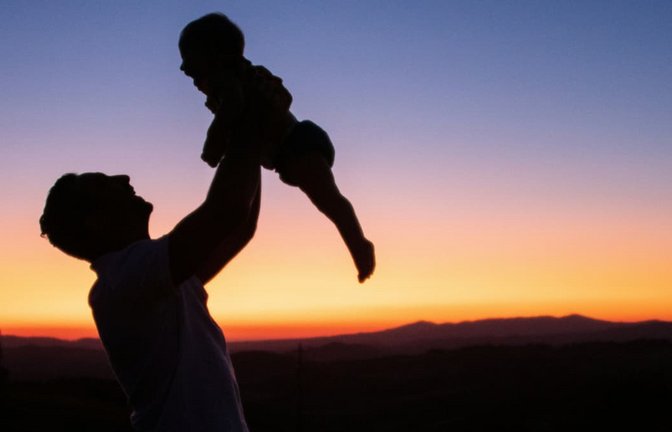 In Deutschland ist Leihmutterschaft verboten&nbsp;– einige Menschen erfüllen sich deswegen den Kinderwunsch im Ausland.<span class='image-autor'>Unsplash/Jochen van Wylick</span>