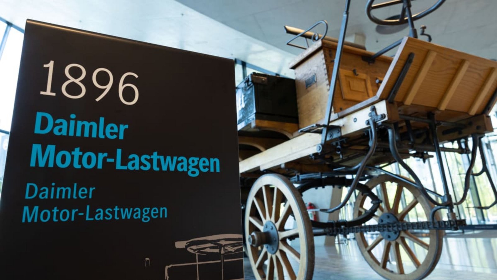 18. August 1896: An jenem Tag präsentierte Gottlieb Daimler den ersten Lastwagen der Welt.Lichtgut/Leif Piechowski 18. August 1896: An jenem Tag präsentierte Gottlieb Daimler den ersten Lastwagen der Welt.Lichtgut/Leif Piechowski