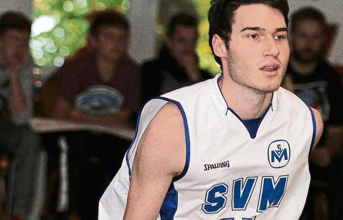 Bisher relativ selten ist Jannick Schurr in Punktspielen der SV Möhringen in der 2. Regionalliga am Ball. Der Großsachsenheimer arbeitet aber hart daran, sich durchzubeißen. Foto: Dural