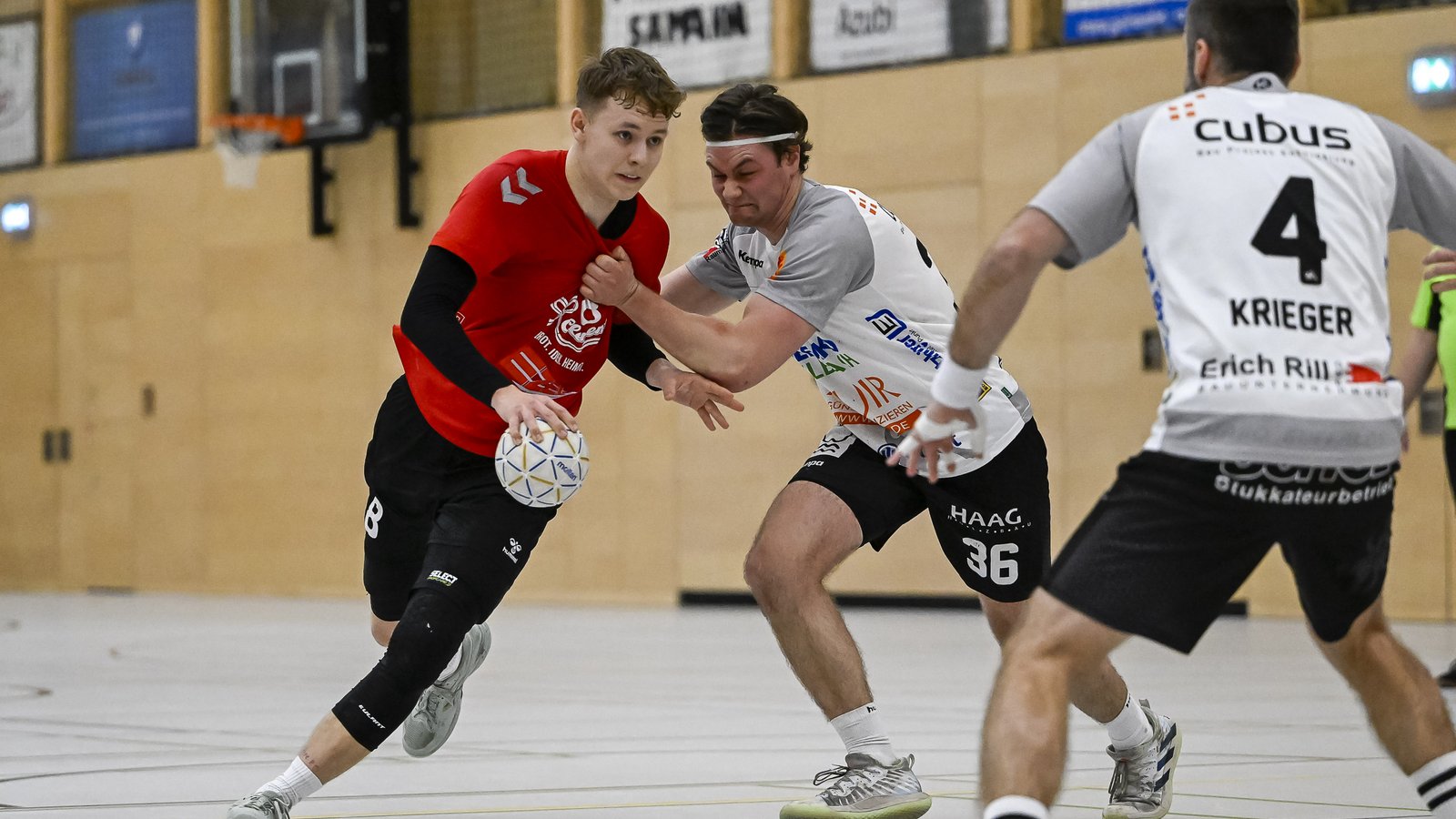 Fabian Fengler (links) möchte sich mit dem HC Metter-Enz bei HA Neckarelz II für die Niederlage im Hinspiel revanchieren. Foto: Leitner