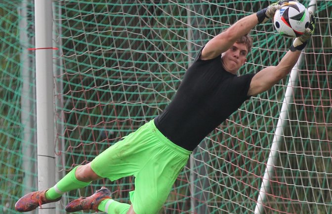 Hatte zwar nicht allzu viel zu tun, war aber zur Stelle, wenn er gebraucht wurde: Großglattbachs Keeper Kimi-David Fleischer. <span class='image-autor'>Foto: Dittrich</span>