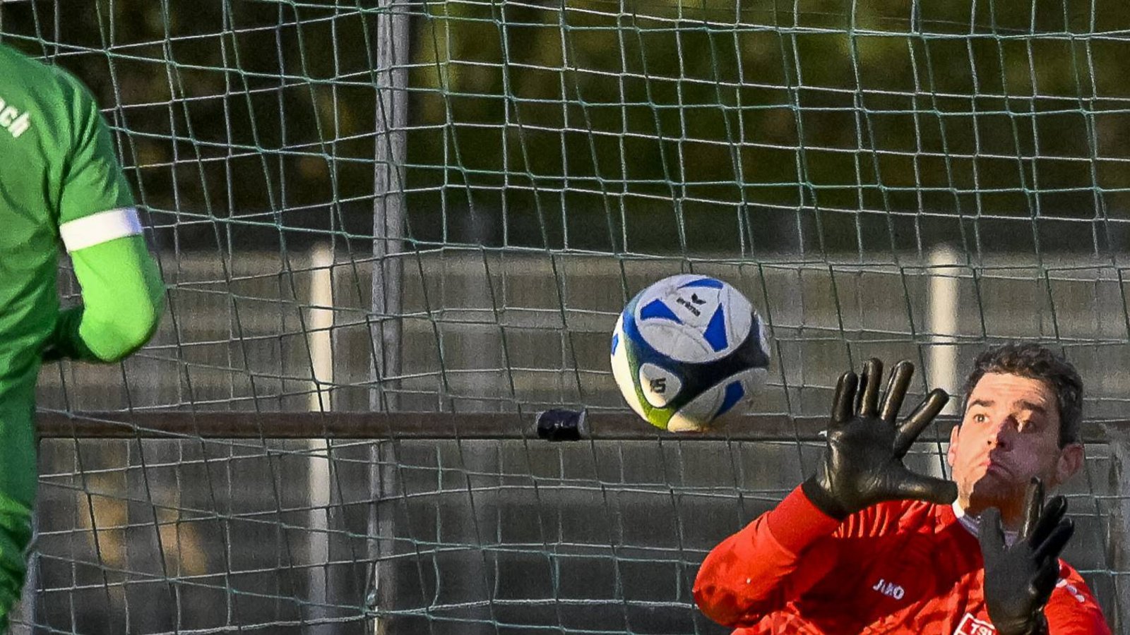 Bislang noch ohne Gegentor und meist weitgehend beschäftigungslos, ist in dieser Spielzeit Tobias Linder, der Keeper des TSV Kleinglattbach. Foto: Leitner Bislang noch ohne Gegentor und meist weitgehend beschäftigungslos, ist in dieser Spielzeit Tobias Linder, der Keeper des TSV Kleinglattbach. Foto: Leitner