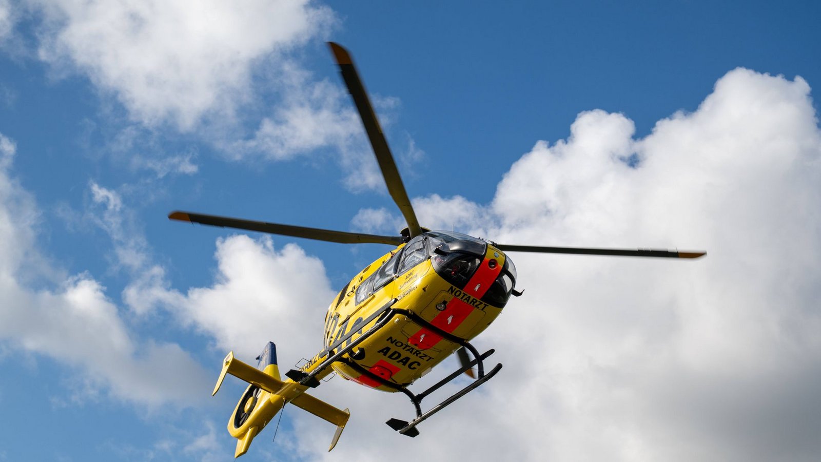 Ein achtjähriges Mädchen ist in einer Höhle auf der Schwäbischen Alb abgestürzt und hat sich schwere Verletzungen zugezogen. (Symbolbild)Foto: IMAGO//EHL Media/Erik-Holm Langhof