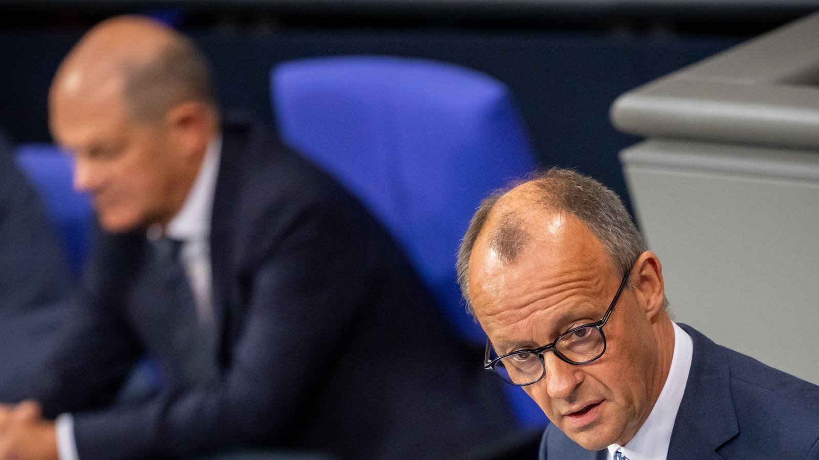 Im Bundestag: Kanzler Olaf Scholz (SPD)und sein Herausforderer Friedrich Merz (CDU).Foto: dpa/Michael Kappeler Im Bundestag: Kanzler Olaf Scholz (SPD)und sein Herausforderer Friedrich Merz (CDU).Foto: dpa/Michael Kappeler