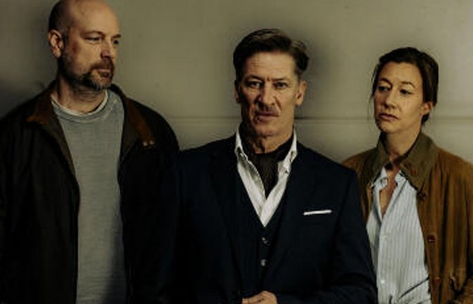 Kommissar Dennis Eden (Stephan Zinner), Rechtsanwalt August Schellenberg (Tobias Moretti) und Kommissarin Cris Blohm (Johanna Wokalek, v.l.)<span class='image-autor'>Foto: BR/die film gmbh/Susanne Bernhard</span>