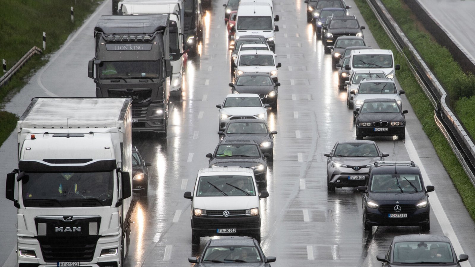 Notorisch stauanfällig: Die A8 bei Stuttgart.Foto: dpa/Christoph Schmidt Notorisch stauanfällig: Die A8 bei Stuttgart.Foto: dpa/Christoph Schmidt