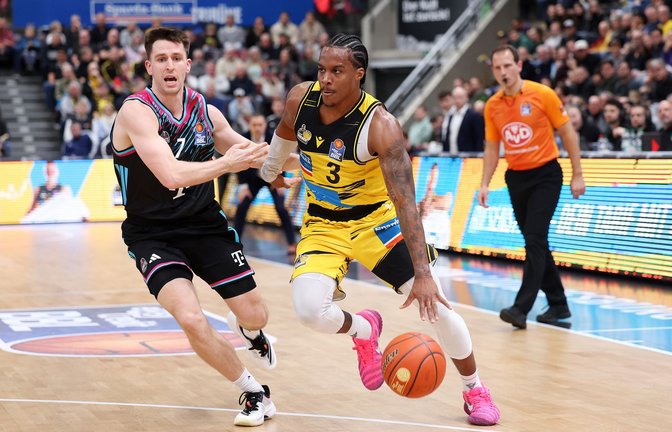 Stef Smith (re.) dreht spät auf – und kommt noch auf 18 Punkte.<span class='image-autor'>Foto: Baumann/Julia Rahn</span>