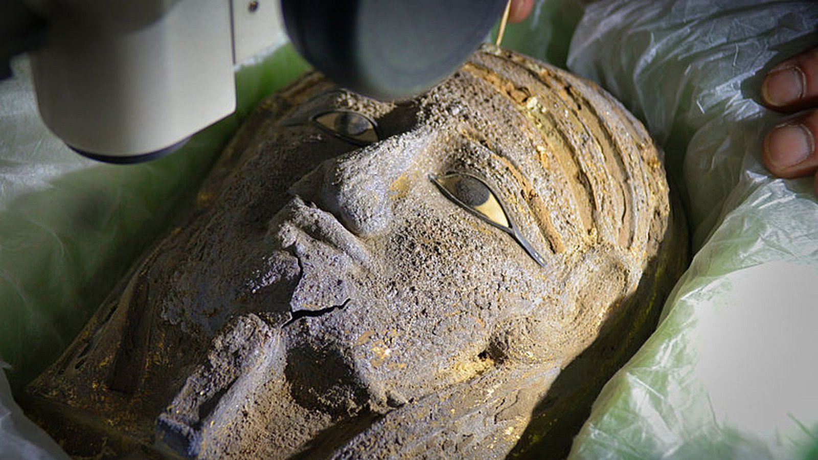 Die mit Gold überzogene Silbermaske weist nach Untersuchungen einen Reinheitsgehalt des Silbers von mehr als 99 Prozent auf.Foto: Saqqara Saite Tombs Project, Ramadan Hussein/eScience Center/Universität Tübingen Die mit Gold überzogene Silbermaske weist nach Untersuchungen einen Reinheitsgehalt des Silbers von mehr als 99 Prozent auf.Foto: Saqqara Saite Tombs Project, Ramadan Hussein/eScience Center/Universität Tübingen