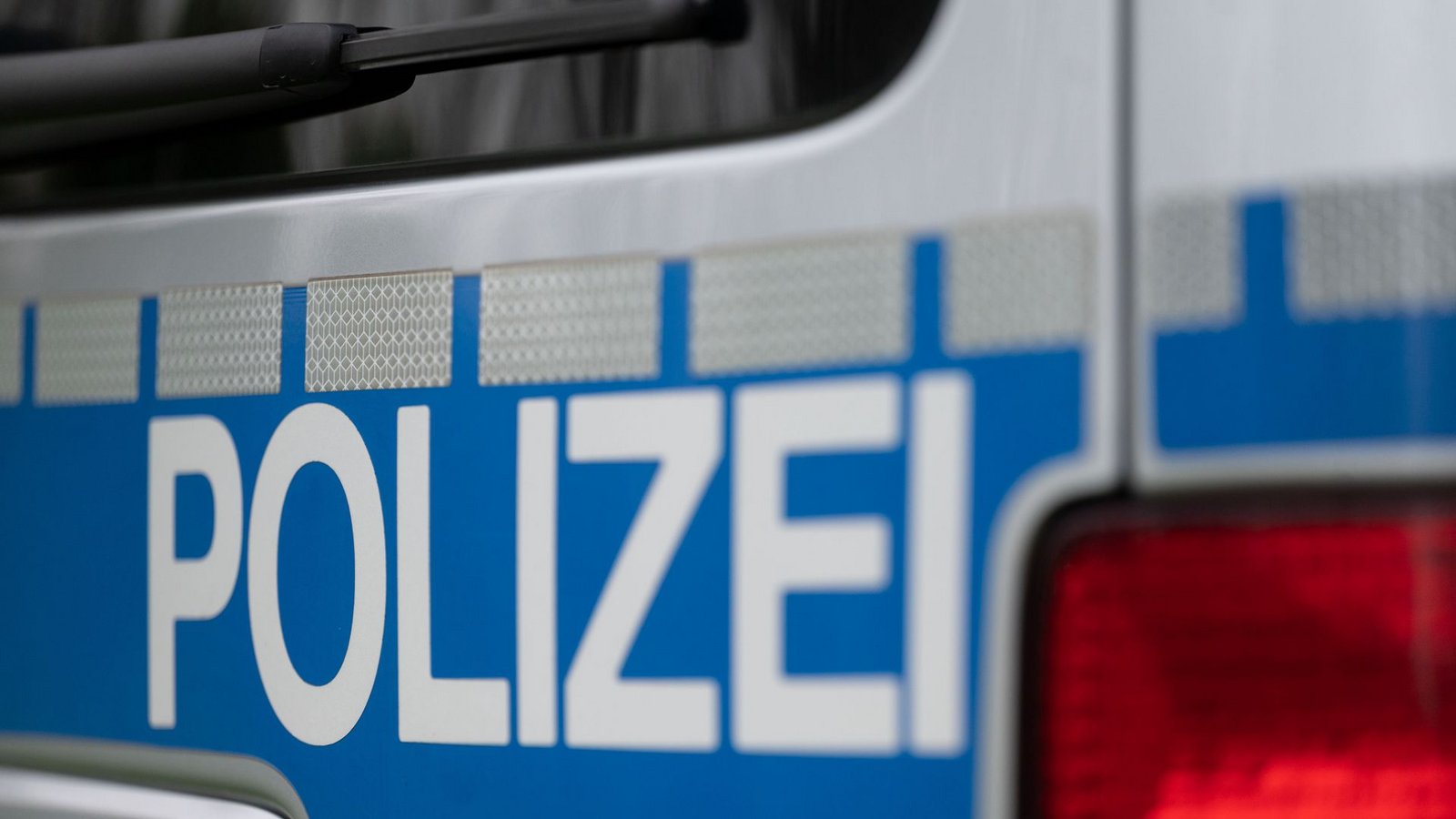 Die Polizei sucht einen jungen Mann, der an einem Ladendiebstahl beteiligt gewesen sein soll. (Symbolbild)Foto: Marijan Murat/dpa Die Polizei sucht einen jungen Mann, der an einem Ladendiebstahl beteiligt gewesen sein soll. (Symbolbild)Foto: Marijan Murat/dpa