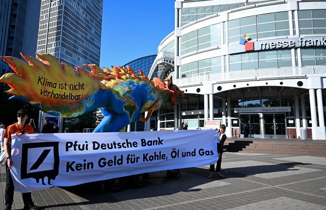 Die Hauptversammlung der Deutschen Bank in Frankfurt wurde von Protesten begleitet.<span class='image-autor'>Foto: Florian Wiegand/dpa</span>
