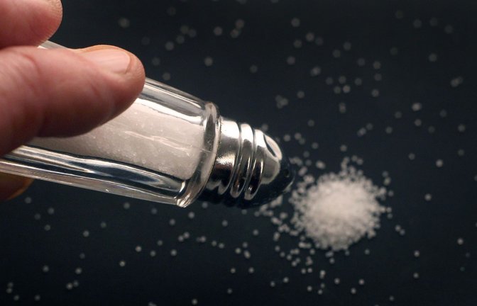 Die WHO empfiehlt eine Höchstmenge von fünf Gramm Salz am Tag, also etwa einen Teelöffel. Meist ist das verzehrte Salz in Fertignahrung enthalten.<span class='image-autor'>Foto: dpa</span>